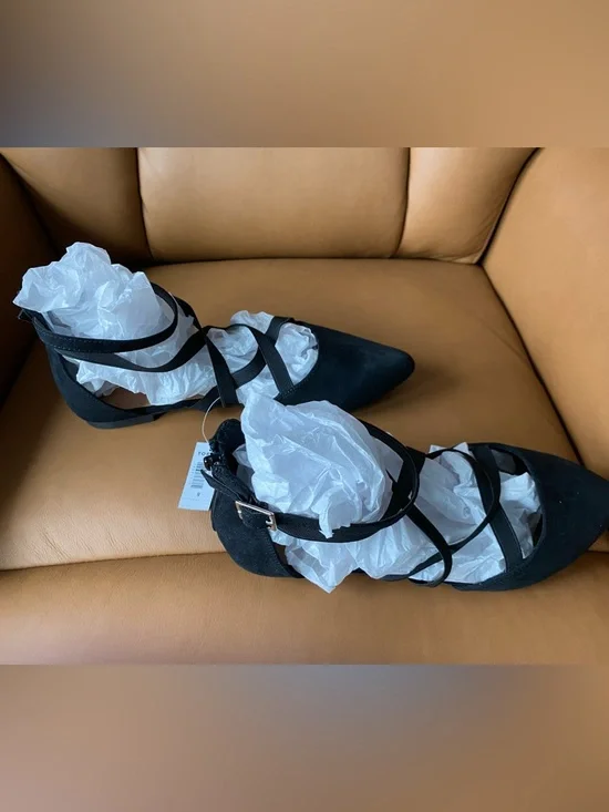 Torrid Black Pointed-Toe Crisscross Ballet Flats Size 9 - Picture 5 of 9